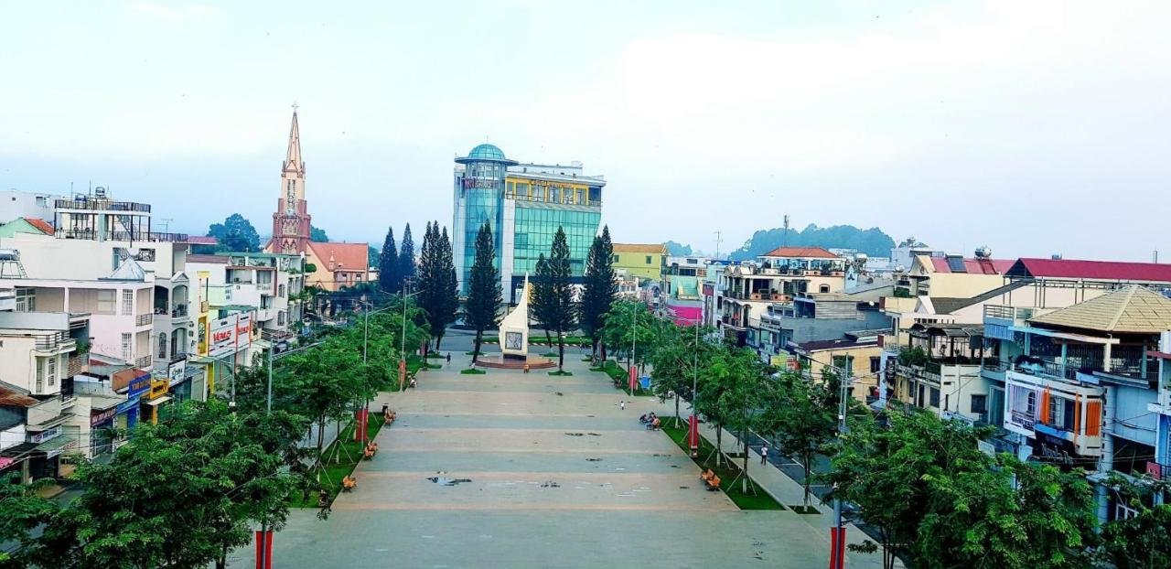 Quoc Thanh Hotel Long Khanh Bagian luar foto