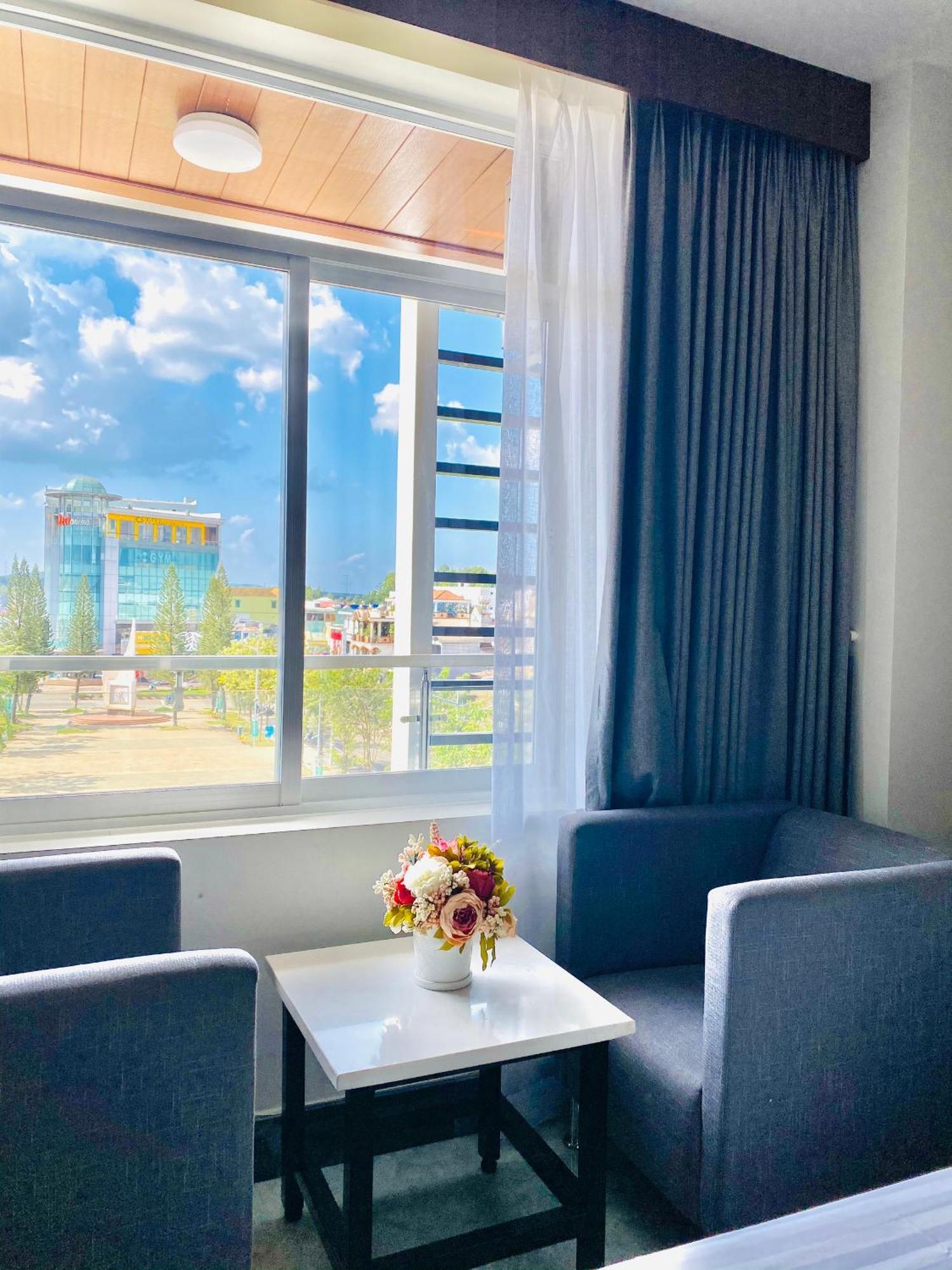 Quoc Thanh Hotel Long Khanh Bagian luar foto